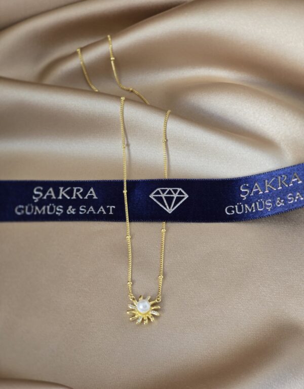 İnci Merkezli Güneş Formlu Altın Kaplama 925 Ayar Gümüş Kolye