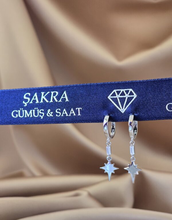 Yıldız Figürlü Sallantılı Gümüş Küpe – 3 gr | Şakra Gümüş & Saat