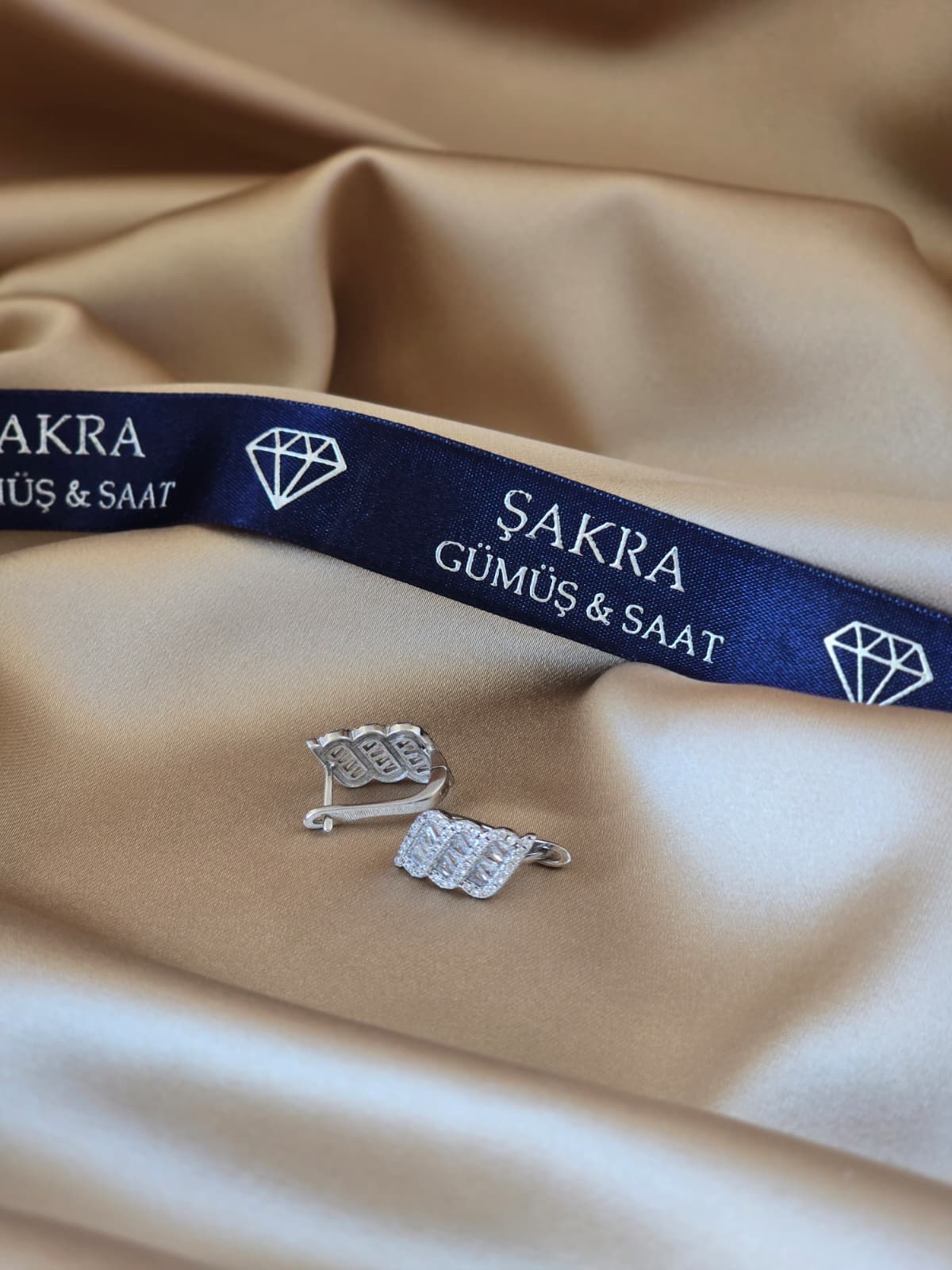 Dalga Model Taşlı Gümüş Küpe – 4.7 gr | Şakra Gümüş & Saat