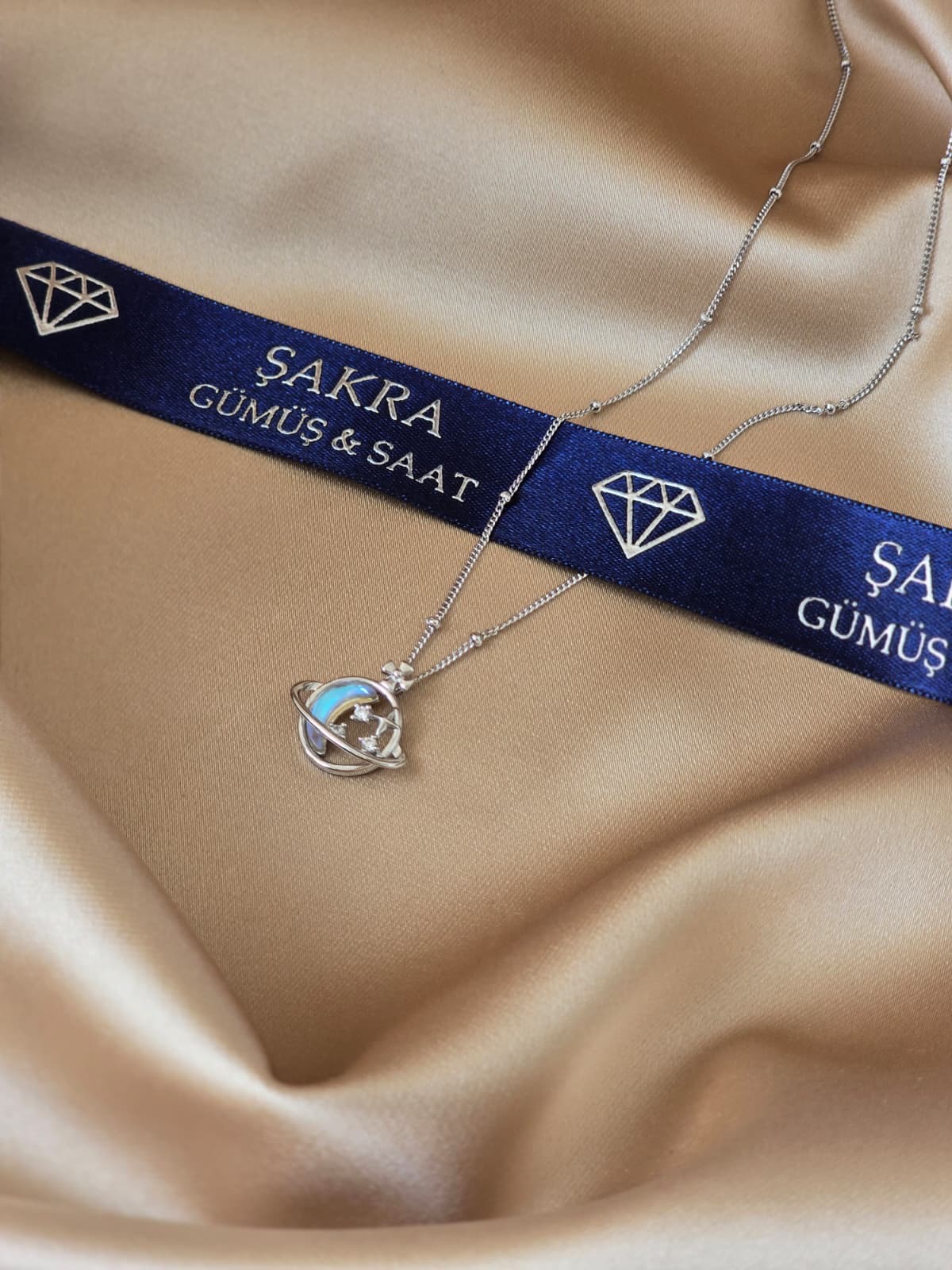 Kristal Küre Gezegen Formlu 925 Ayar Gümüş Kolye