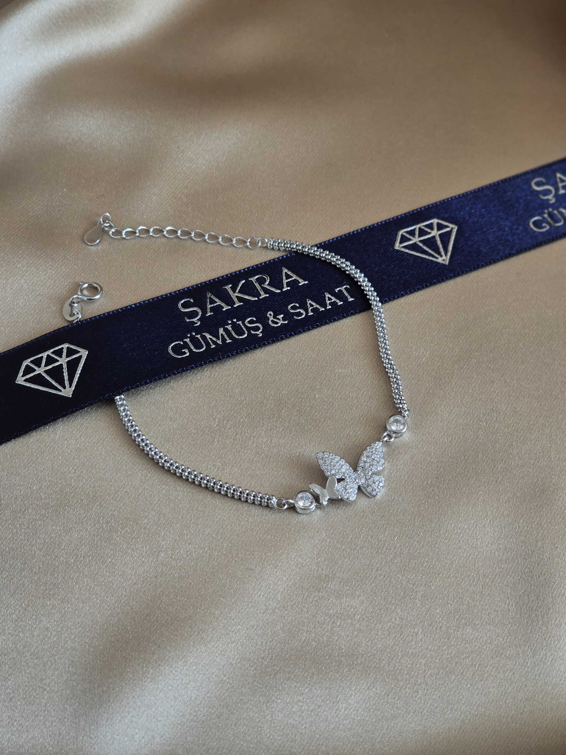 Kelebek Figürlü Zarif Taşlı Gümüş Bileklik