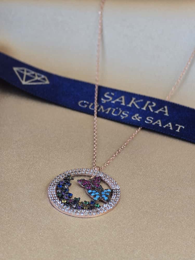 Renkli Kelebek ve Çiçek Figürlü Yuvarlak Tasarım 925 Ayar Gümüş Kolye – Rose Kaplama