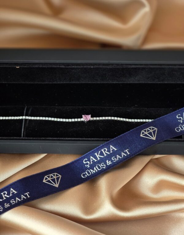 Pembe Kalp Kesim Taşlı İnce Taş Dizilimli Gümüş Bileklik