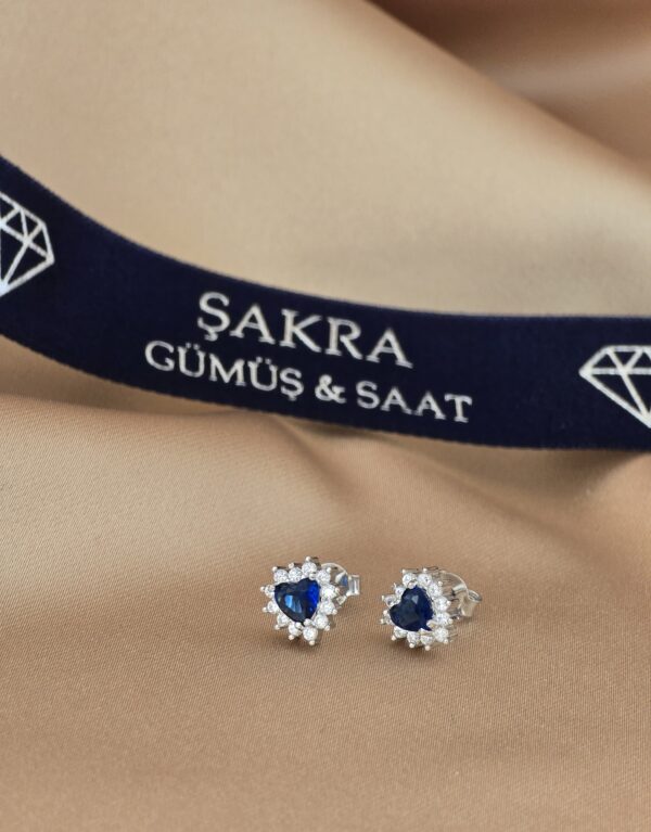 Lacivert Kalp Taşlı Işıltılı Taç Form Gümüş Küpe