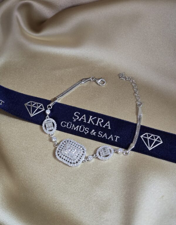 Özel Tasarım Baget Taşlı Üçlü Motif Gümüş Bileklik