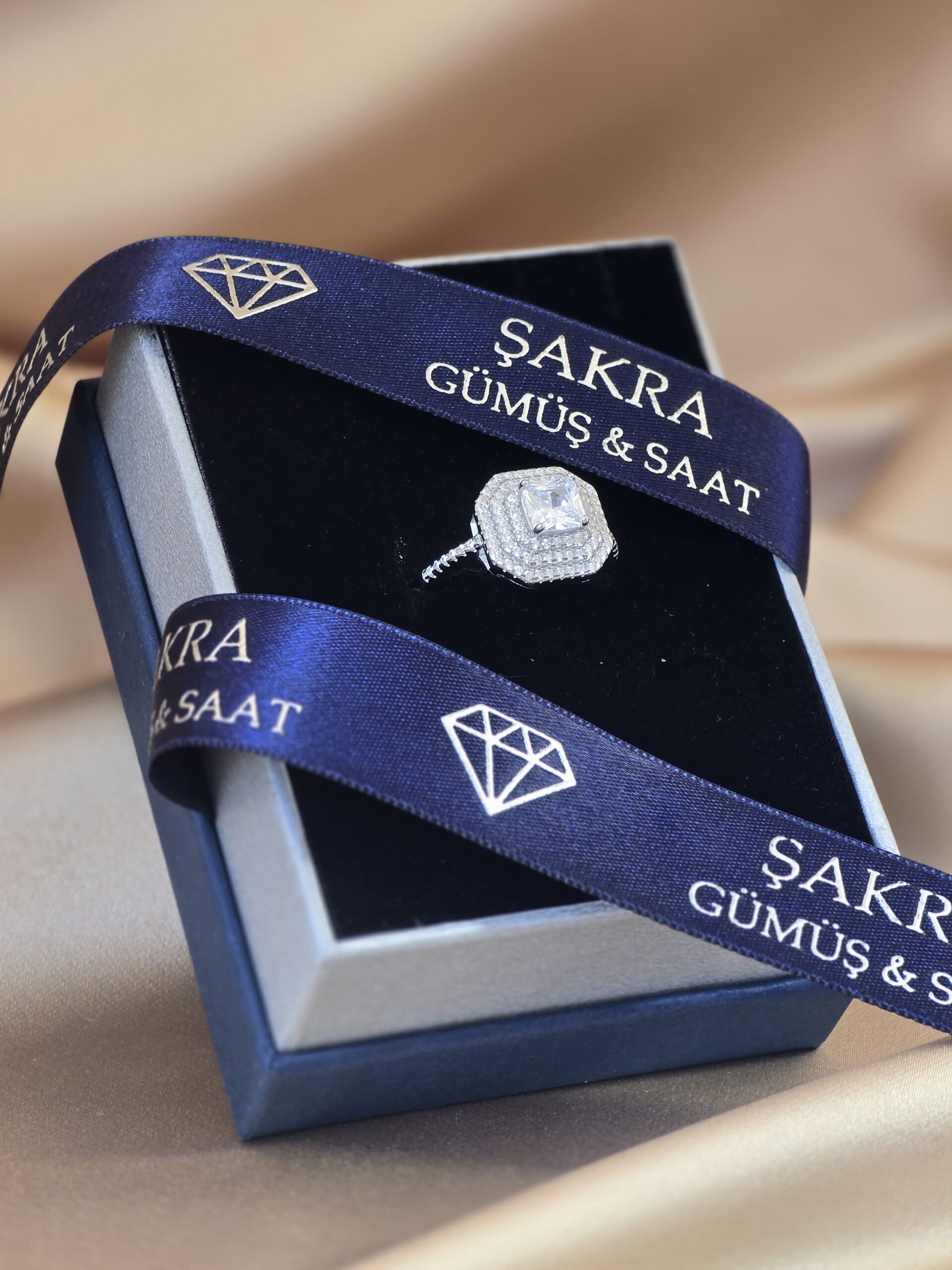 Çok Sıralı Taşlı Zarif Tasarım 925 Ayar Gümüş Yüzük – 5.3 Gram - Görsel 3