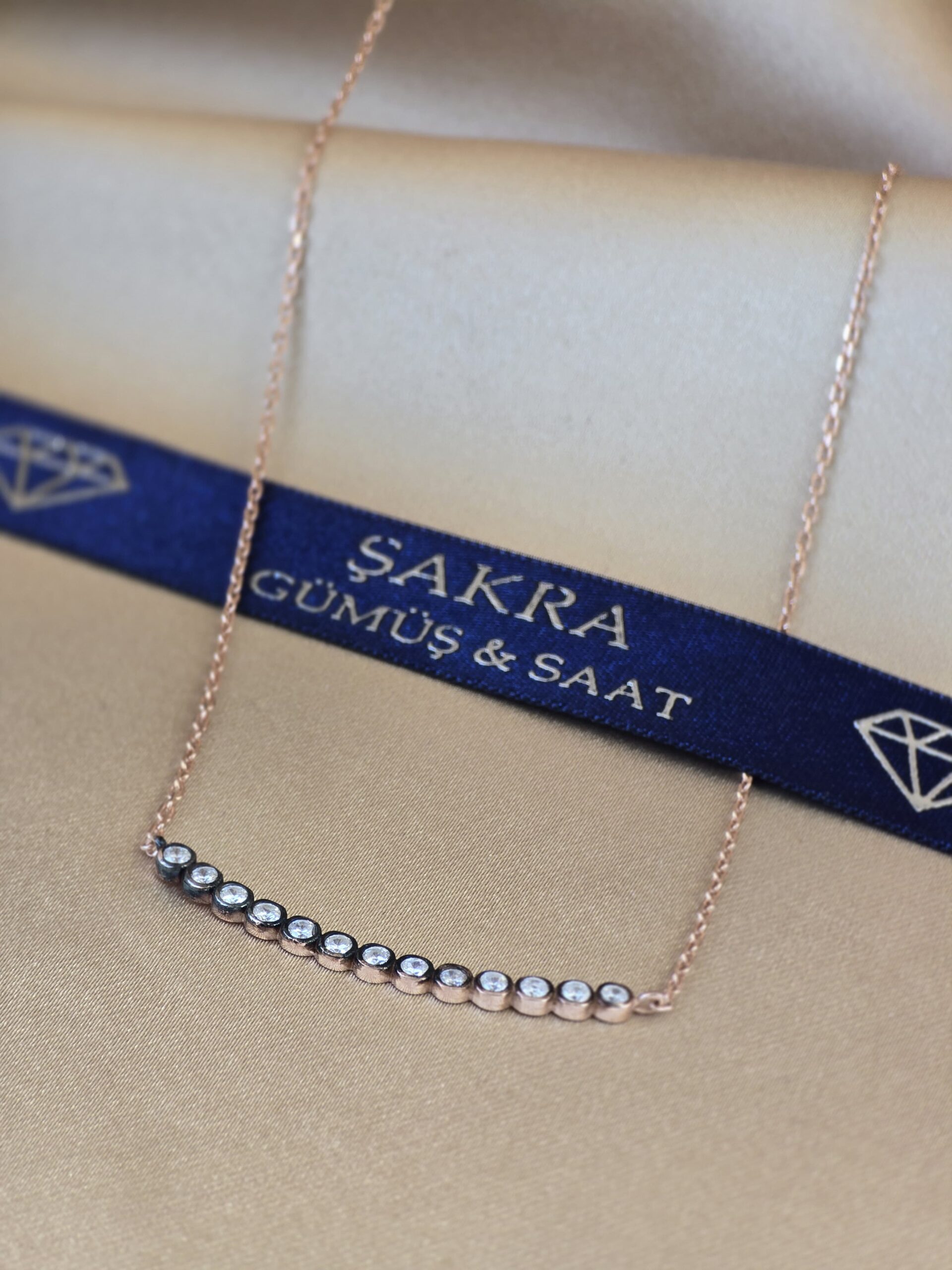 Rose Kaplama Sıralı Beyaz Taşlı Minimal 925 Ayar Gümüş Kolye