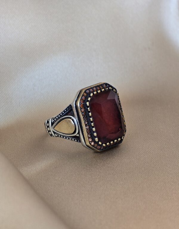 Kırmızı Taşlı Antik Desenli Erkek Gümüş Yüzük – 15 gr | Şakra Gümüş & Saat