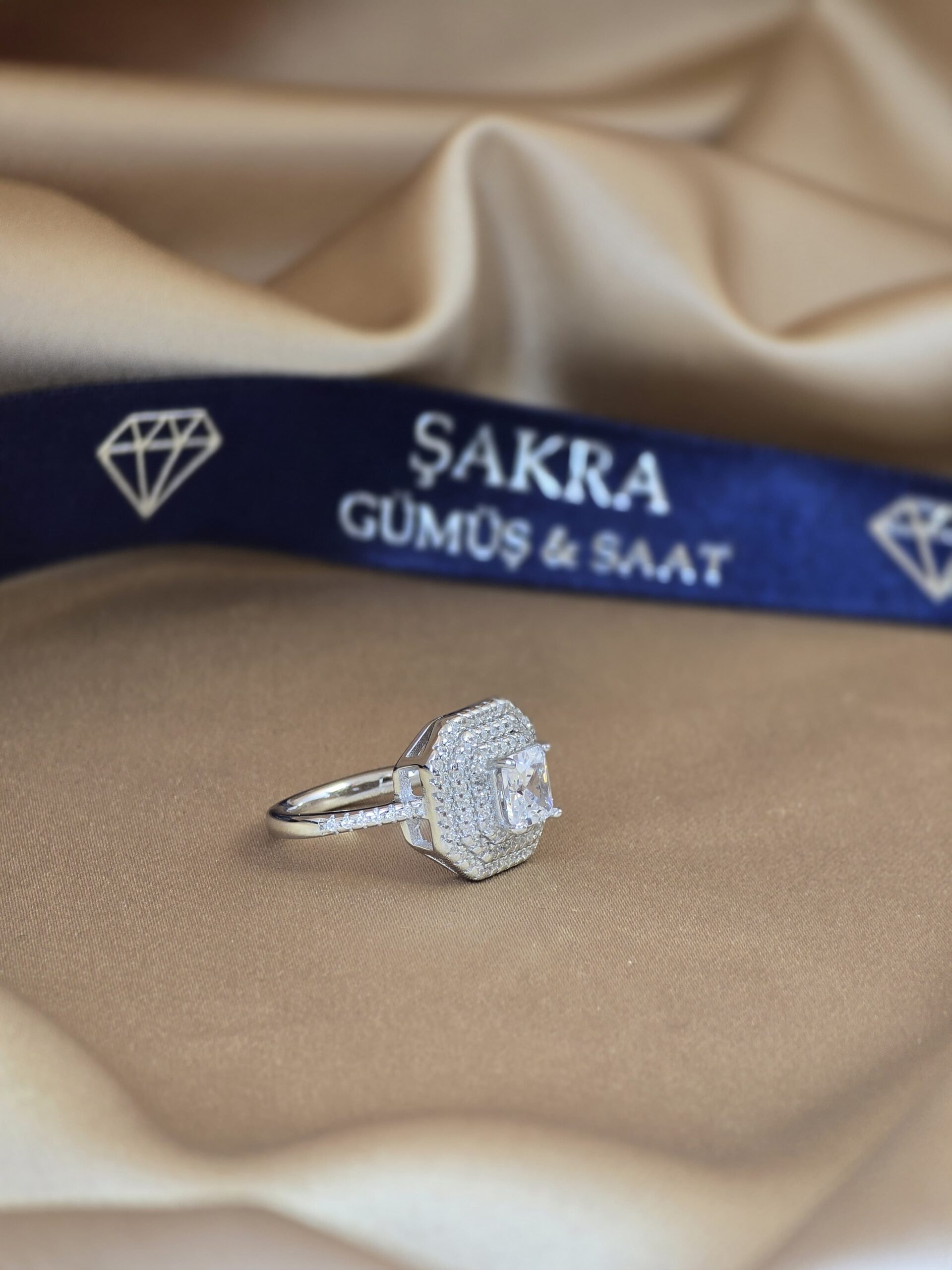 Çok Sıralı Taşlı Zarif Tasarım 925 Ayar Gümüş Yüzük – 5.3 Gram