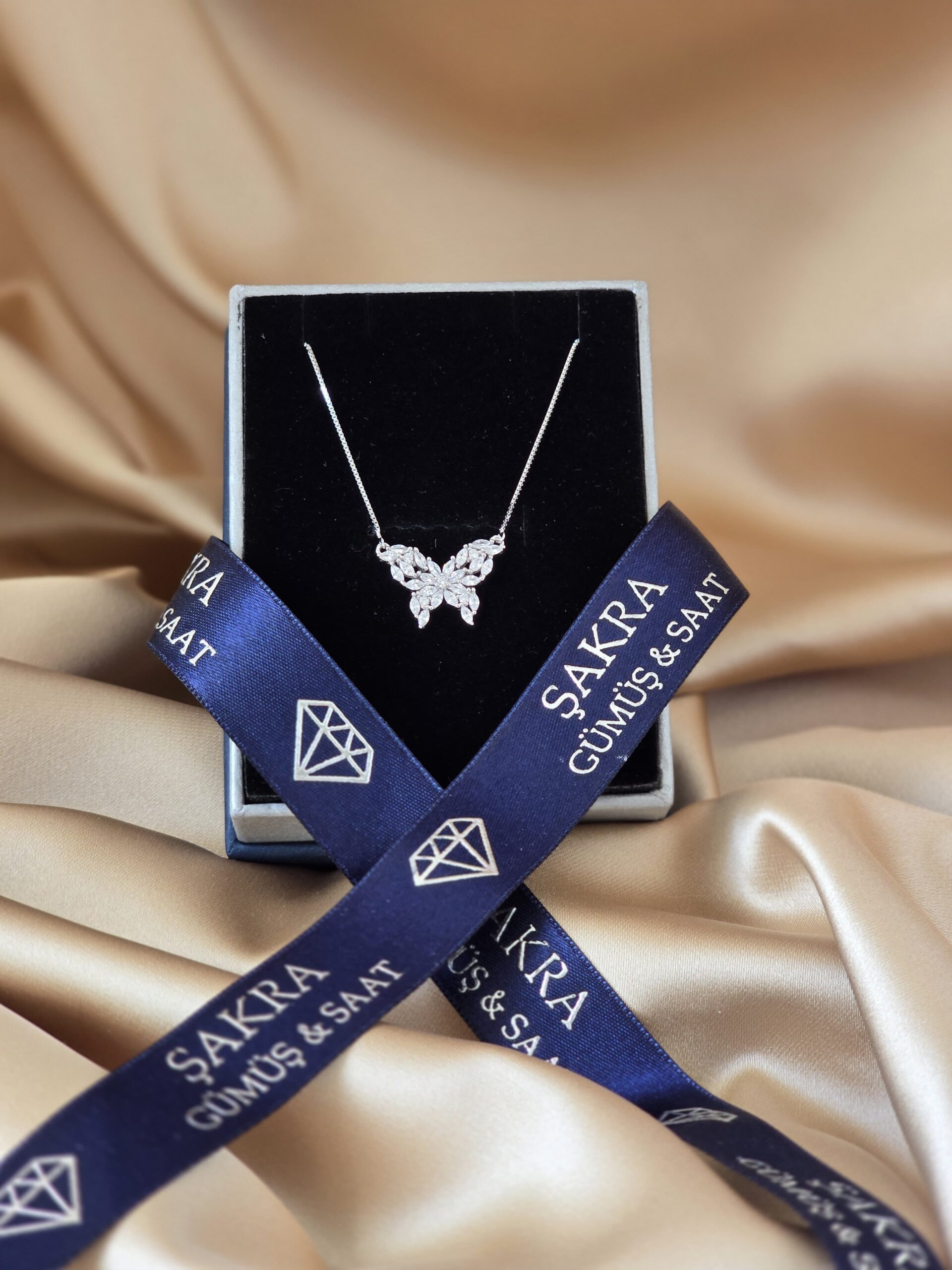 Zirkon Taşlı Kelebek Formlu 925 Ayar Gümüş Kolye - Görsel 2