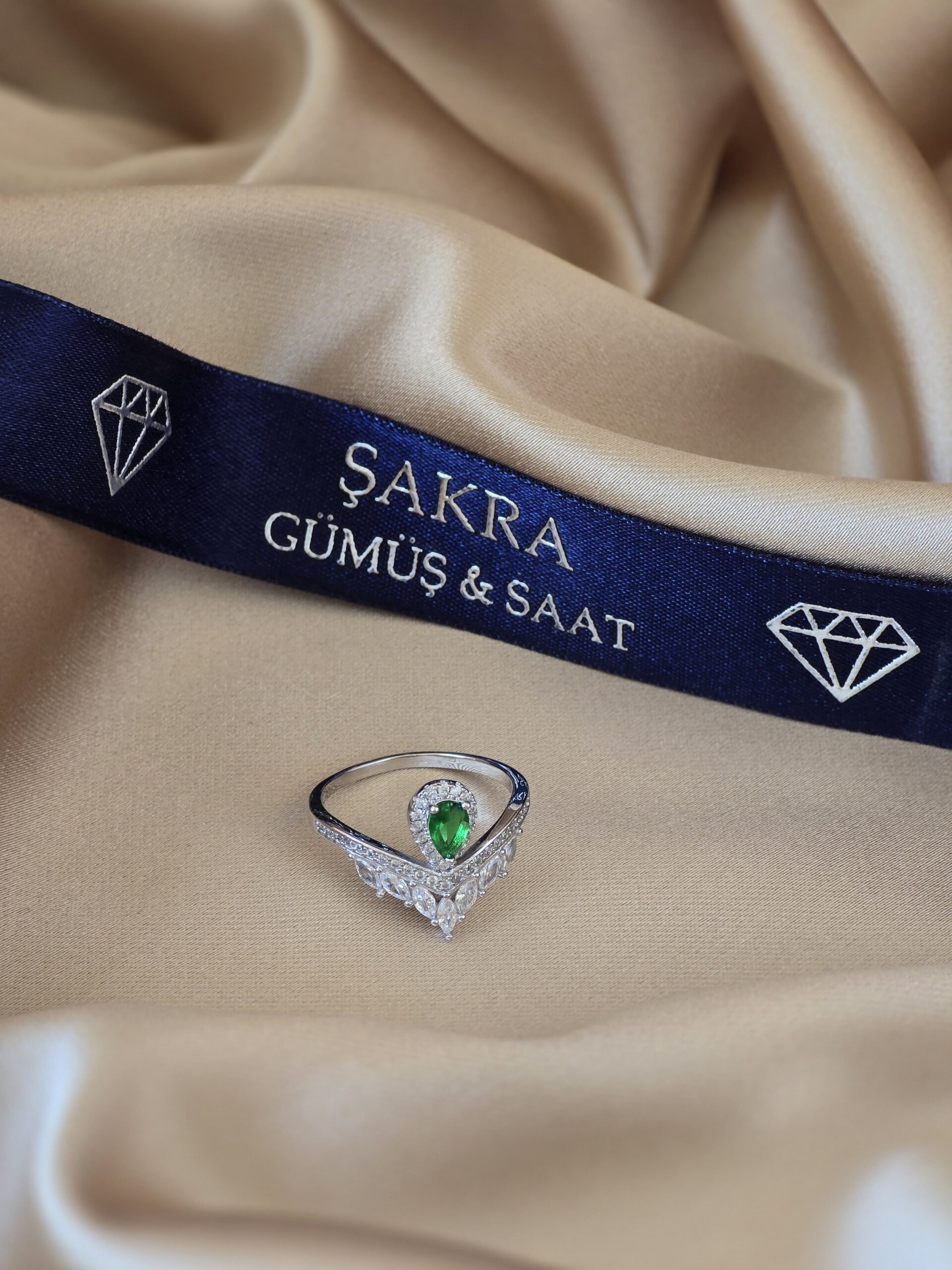 Zümrüt Yeşili Damla Taşlı Zarif Bayan Gümüş Yüzük – 2.8 gr | Şakra Gümüş & Saat