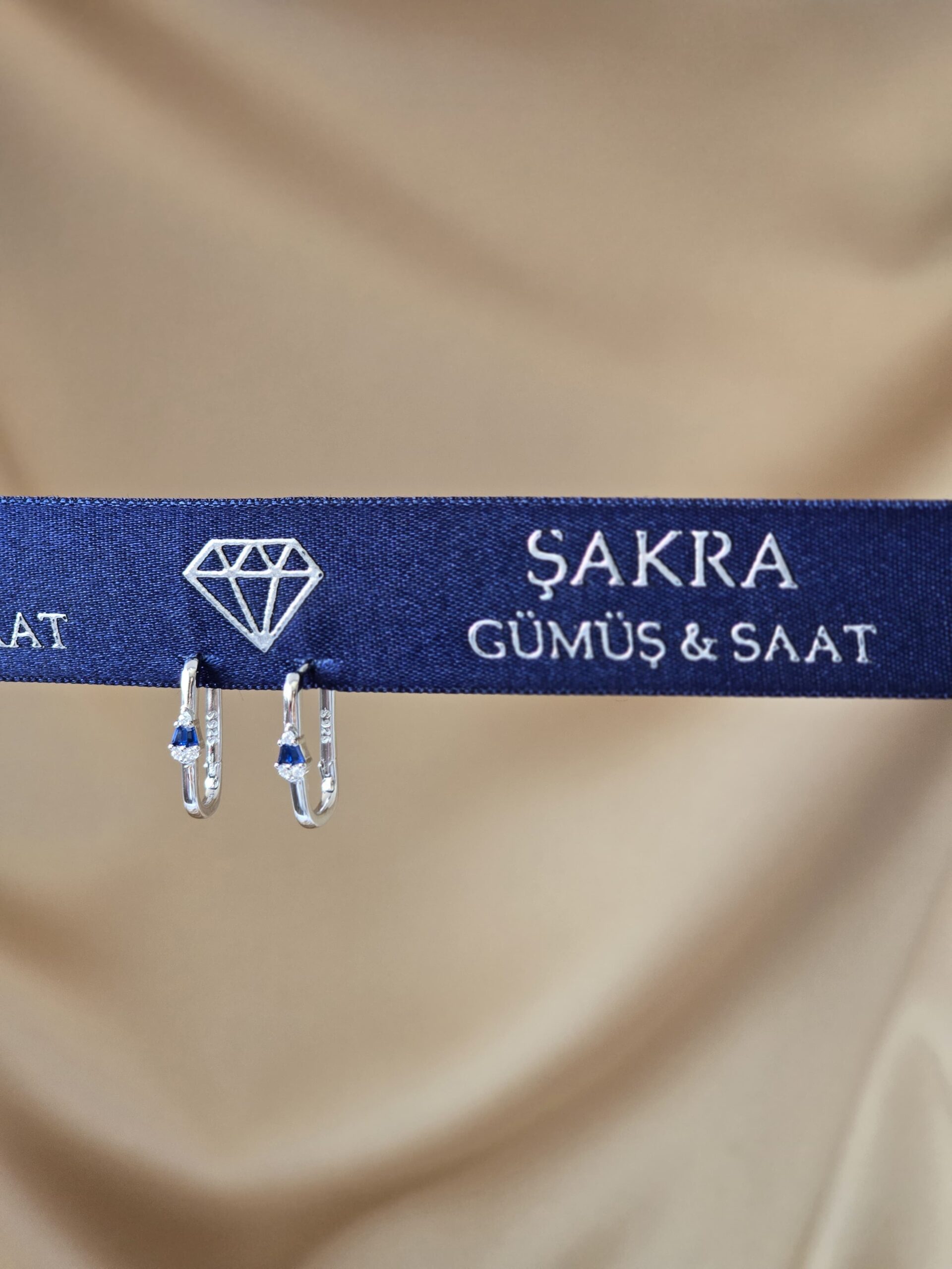 Lacivert Damla Taşlı Minimal Halka Gümüş Küpe