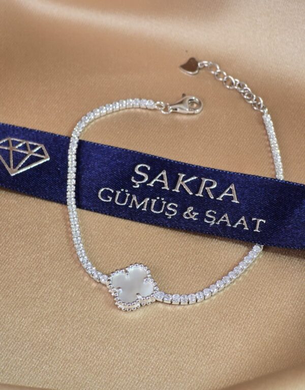 Sedef Yonca Model Taşlı Gümüş Bileklik