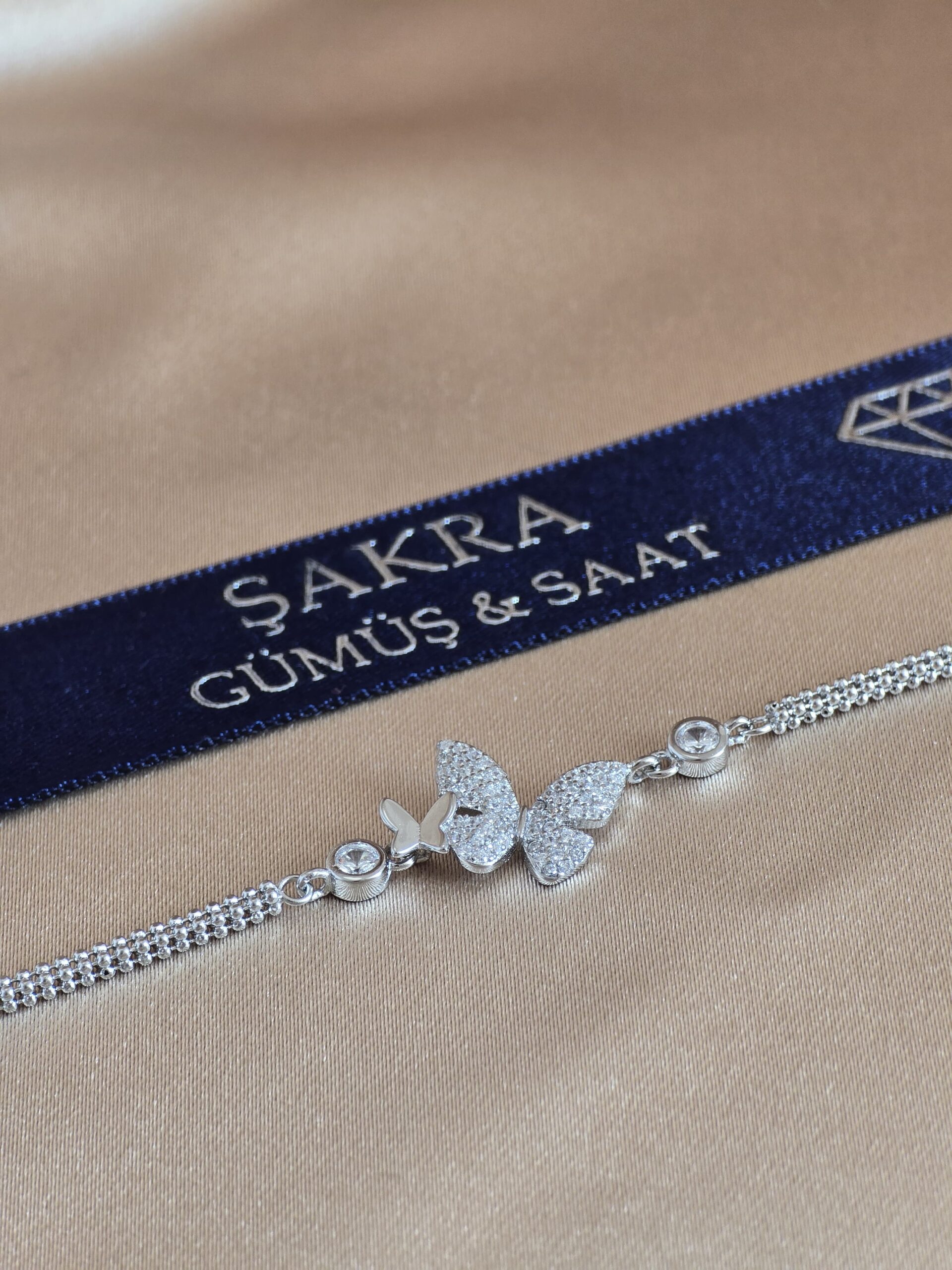 Kelebek Figürlü Zarif Taşlı Gümüş Bileklik - Görsel 2