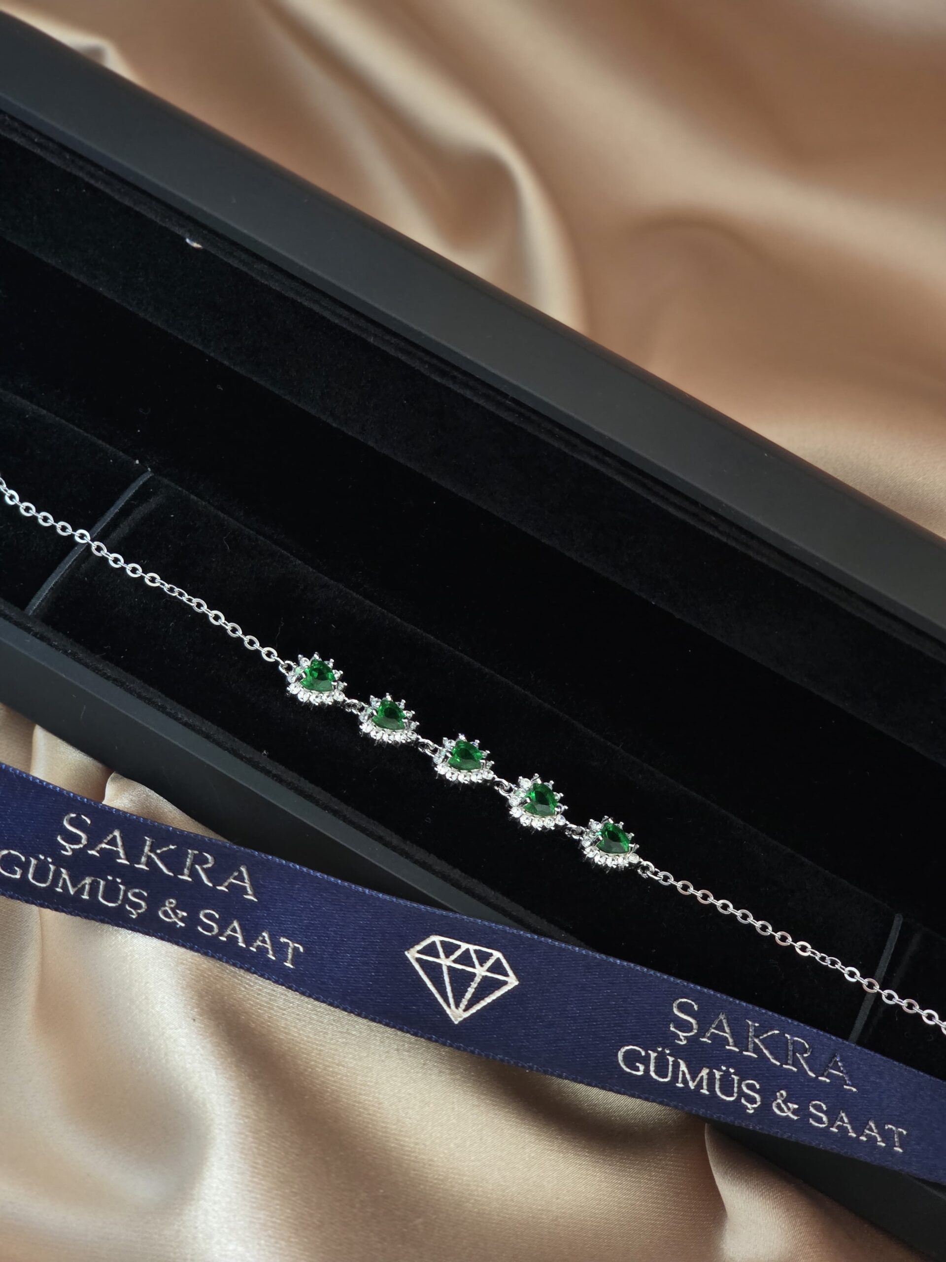 Zümrüt Yeşili Çiçek Formlu Taş Detaylı Gümüş Bileklik - Görsel 2