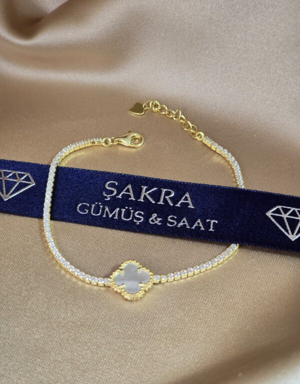 Altın Kaplama Sedef Yonca Detaylı Taş Dizilimli Gümüş Bileklik