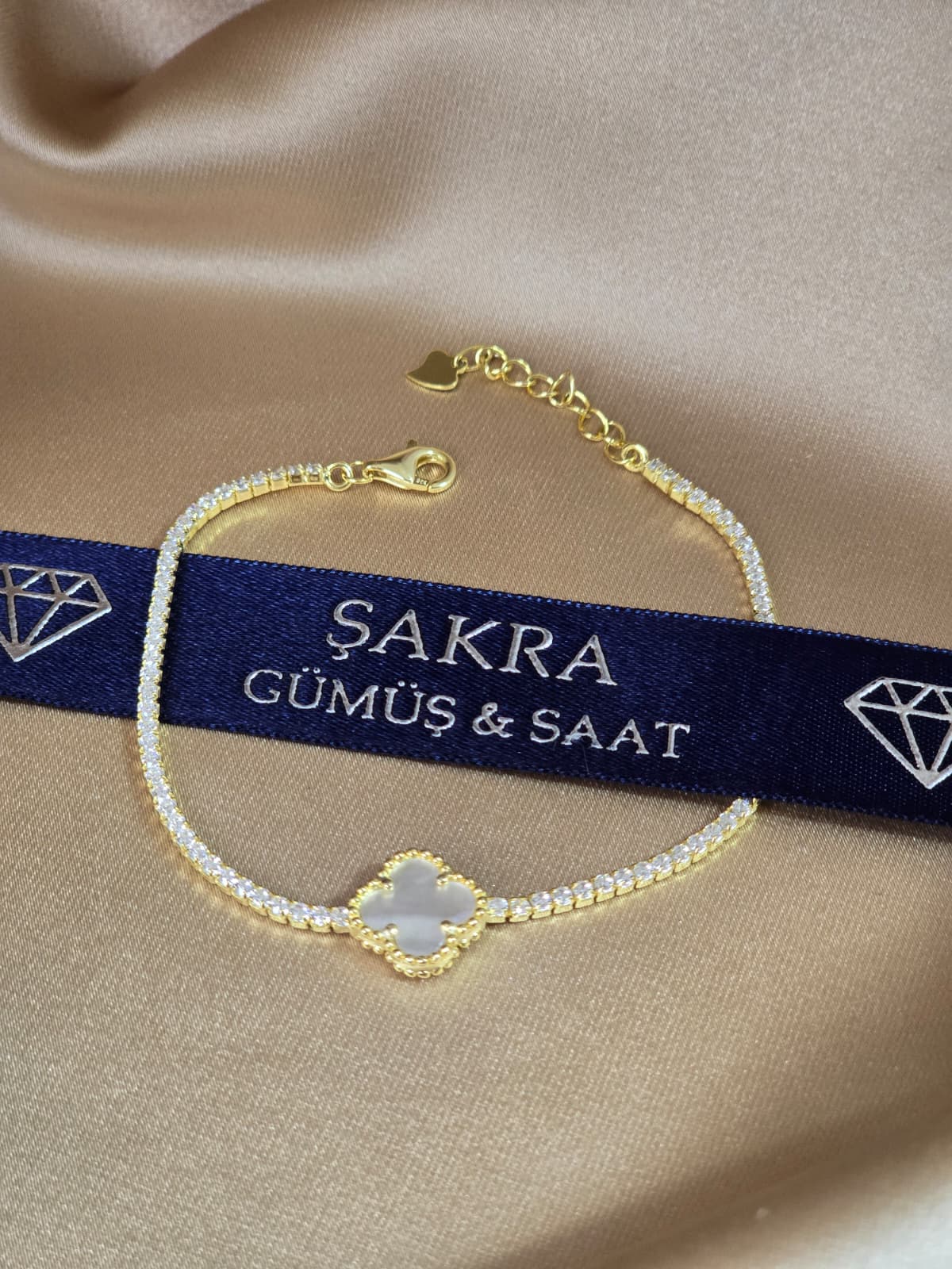 Altın Kaplama Sedef Yonca Detaylı Taş Dizilimli Gümüş Bileklik