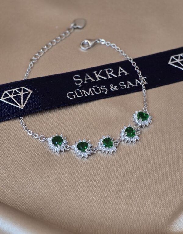 Zümrüt Yeşili Çiçek Formlu Taş Detaylı Gümüş Bileklik