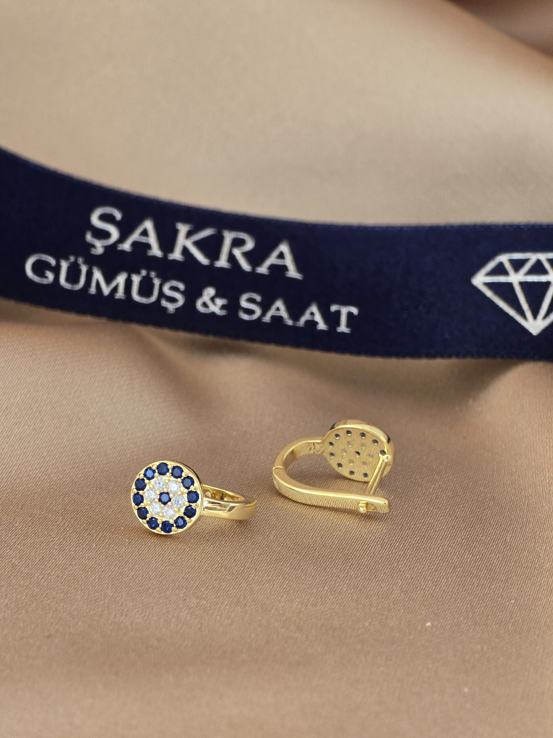 Altın Kaplama Lacivert Taşlı Yuvarlak Form Nazar Detaylı Gümüş Küpe - Görsel 2