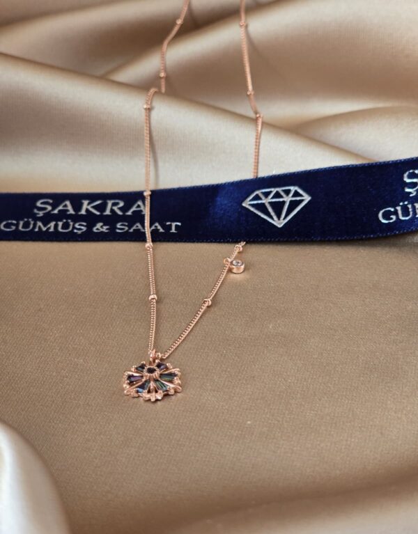 Renkli Taş Detaylı Çiçek Form Rose Kaplama 925 Ayar Gümüş Kolye