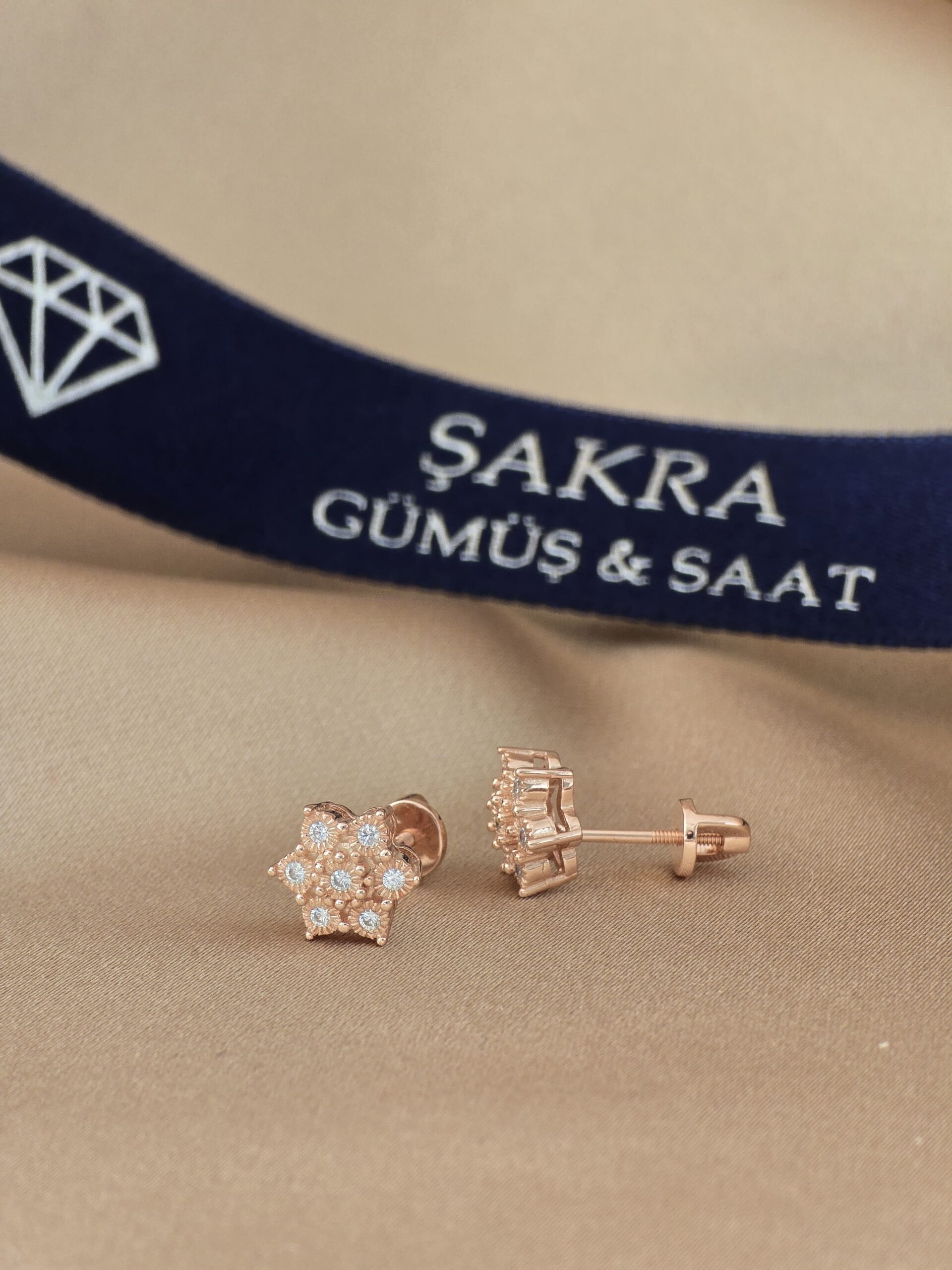 Rose Gold Yıldız Form Çiçek Taş Detaylı Gümüş Küpe - Görsel 2