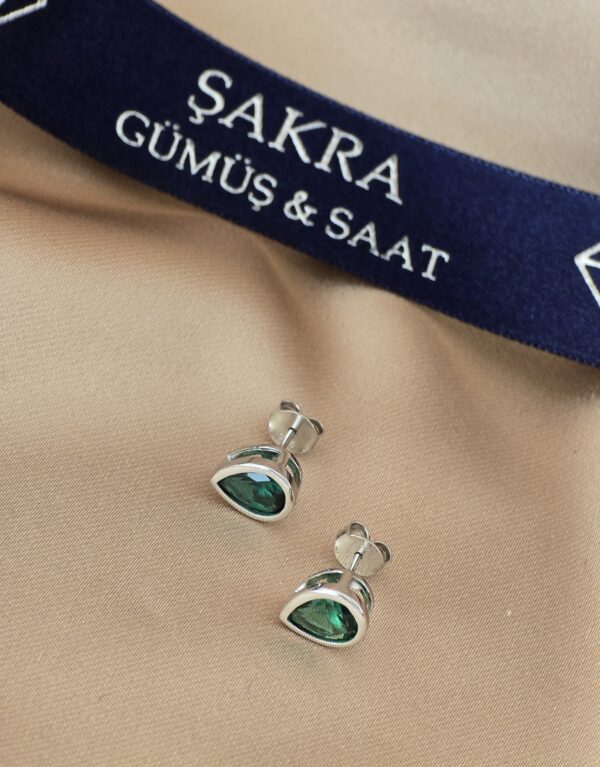 Zümrüt Yeşili Damla Form Minimal Gümüş Küpe