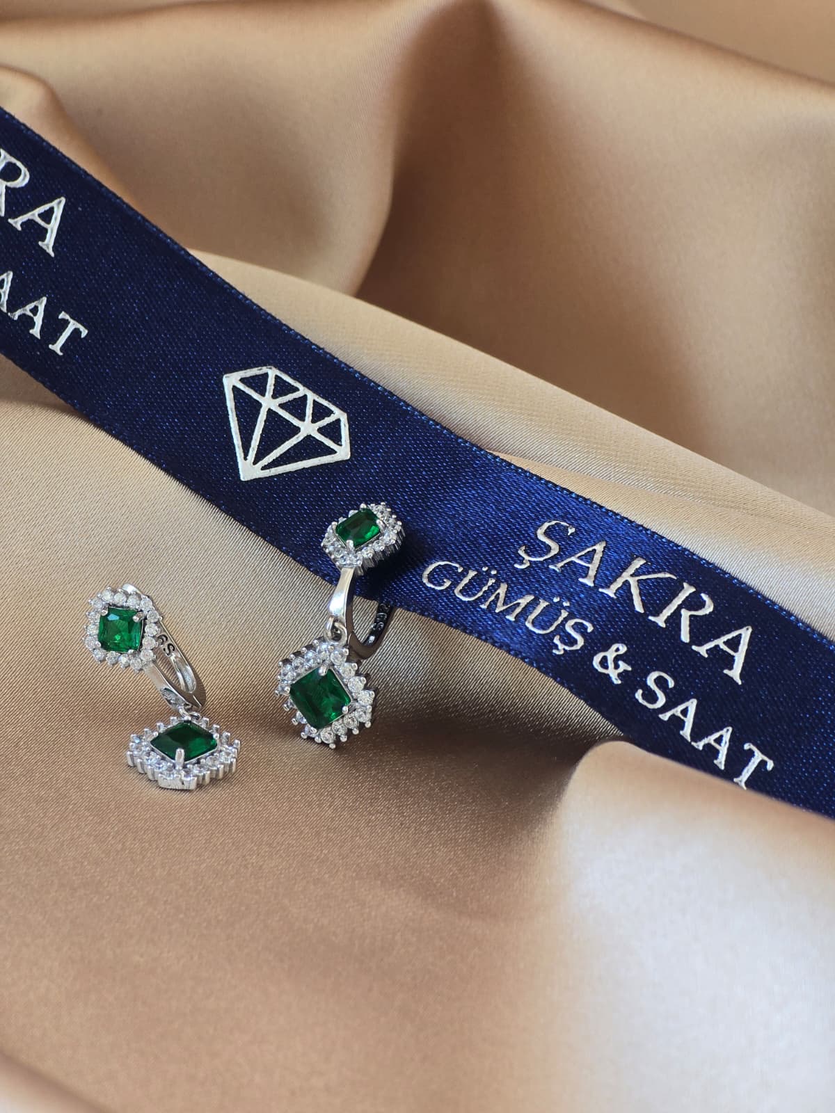 Zümrüt Taşlı Kare Model Gümüş Küpe – 4 gr | Şakra Gümüş & Saat