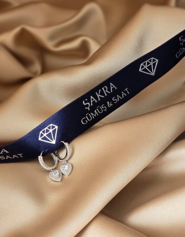 Kalp Taşlı Sallantılı Gümüş Küpe – 2.9 gr | Şakra Gümüş & Saat