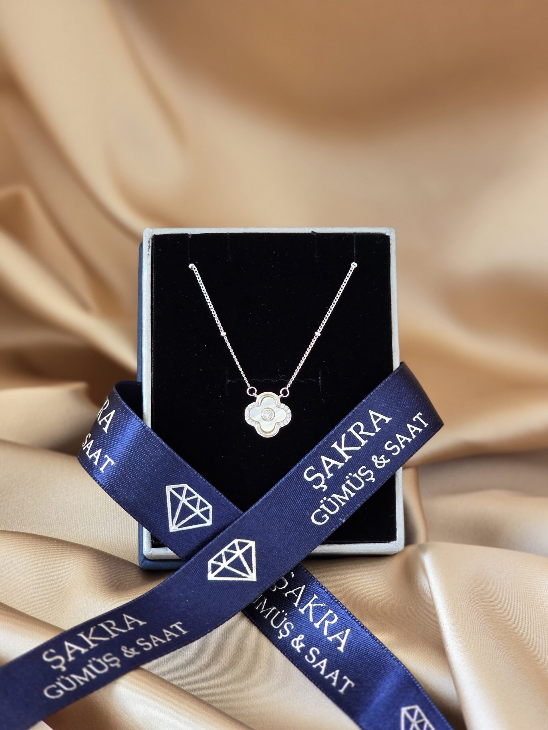 Zirkon Taş Detaylı Çiçek Formlu 925 Ayar Gümüş Kolye - Görsel 2