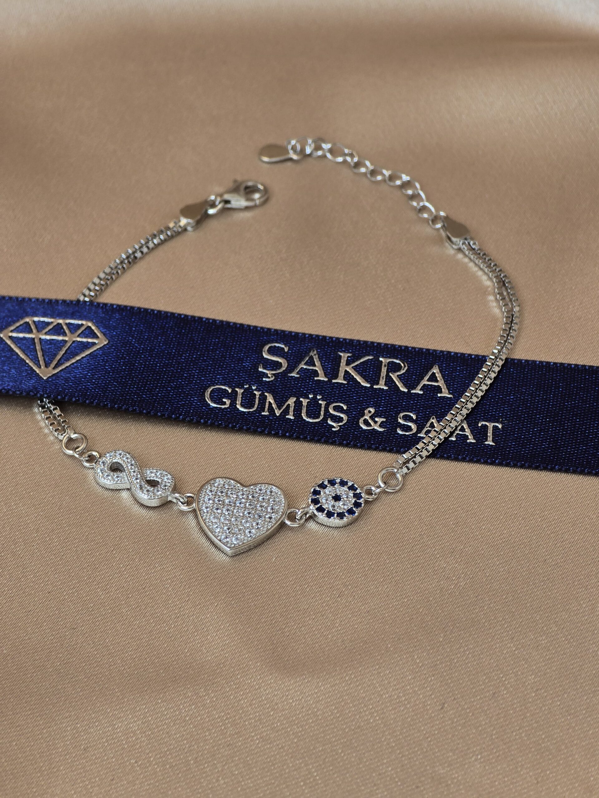 Üç Figürlü Sonsuzluk – Kalp – Nazar Detaylı Gümüş Bileklik - Görsel 2