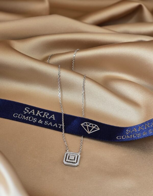 Çift Katmanlı Kare Formlu Zirkon Taşlı 925 Ayar Gümüş Kolye