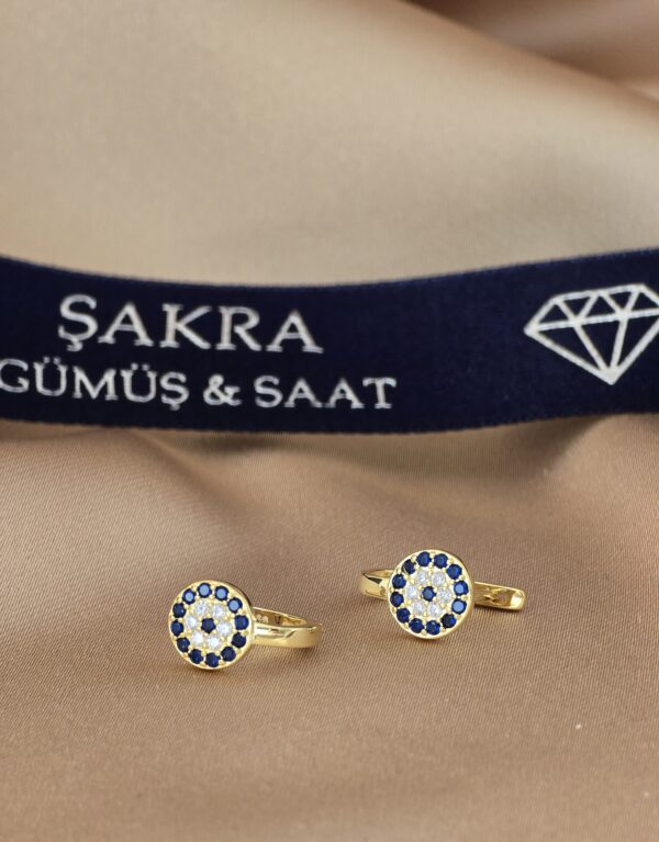 Altın Kaplama Lacivert Taşlı Yuvarlak Form Nazar Detaylı Gümüş Küpe