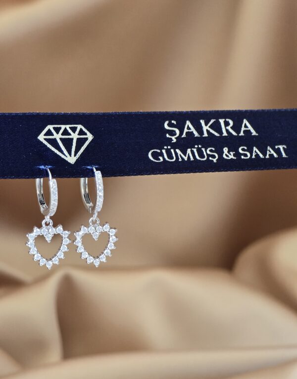Kalp Figürlü Taşlı Gümüş Küpe – 3.1 gr | Şakra Gümüş & Saat