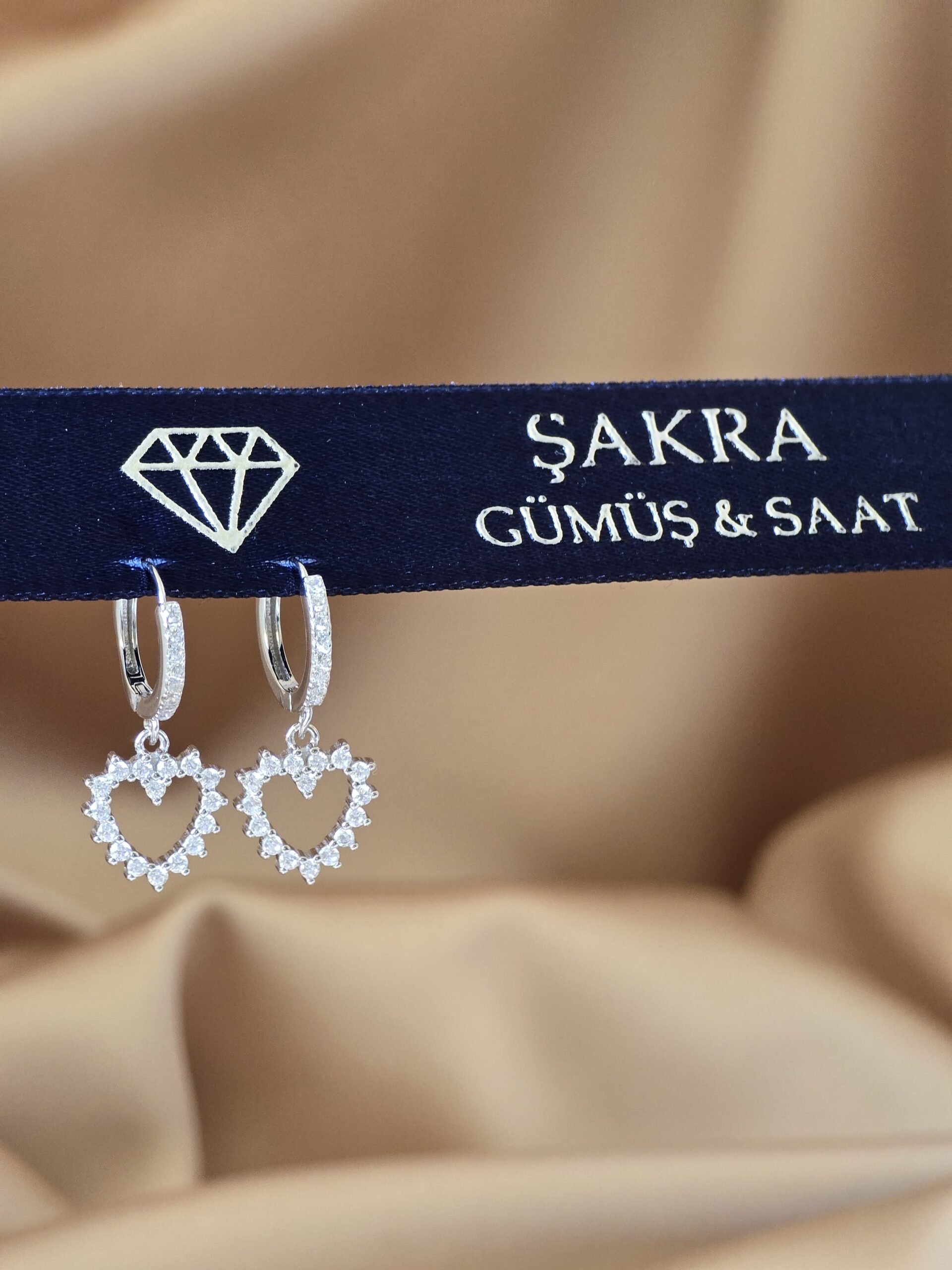 Kalp Figürlü Taşlı Gümüş Küpe – 3.1 gr | Şakra Gümüş & Saat