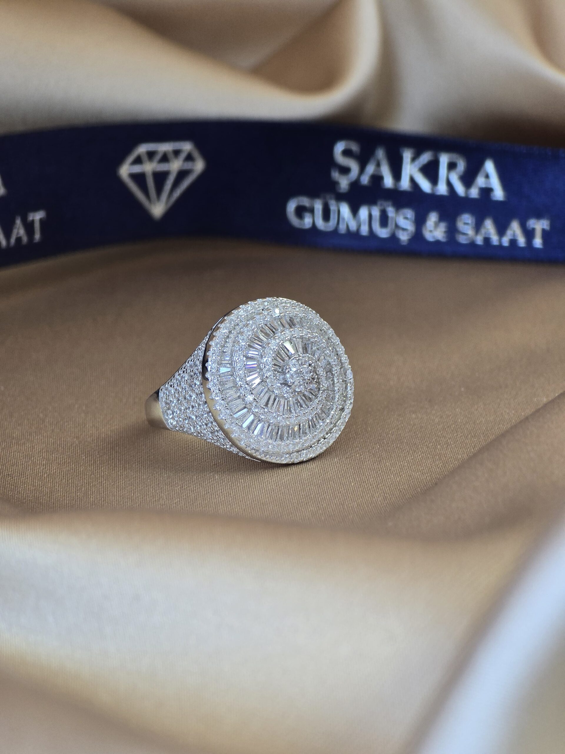 Spiral Tasarım Baget Taşlı 925 Ayar Gümüş Yüzük – 7.5 Gram