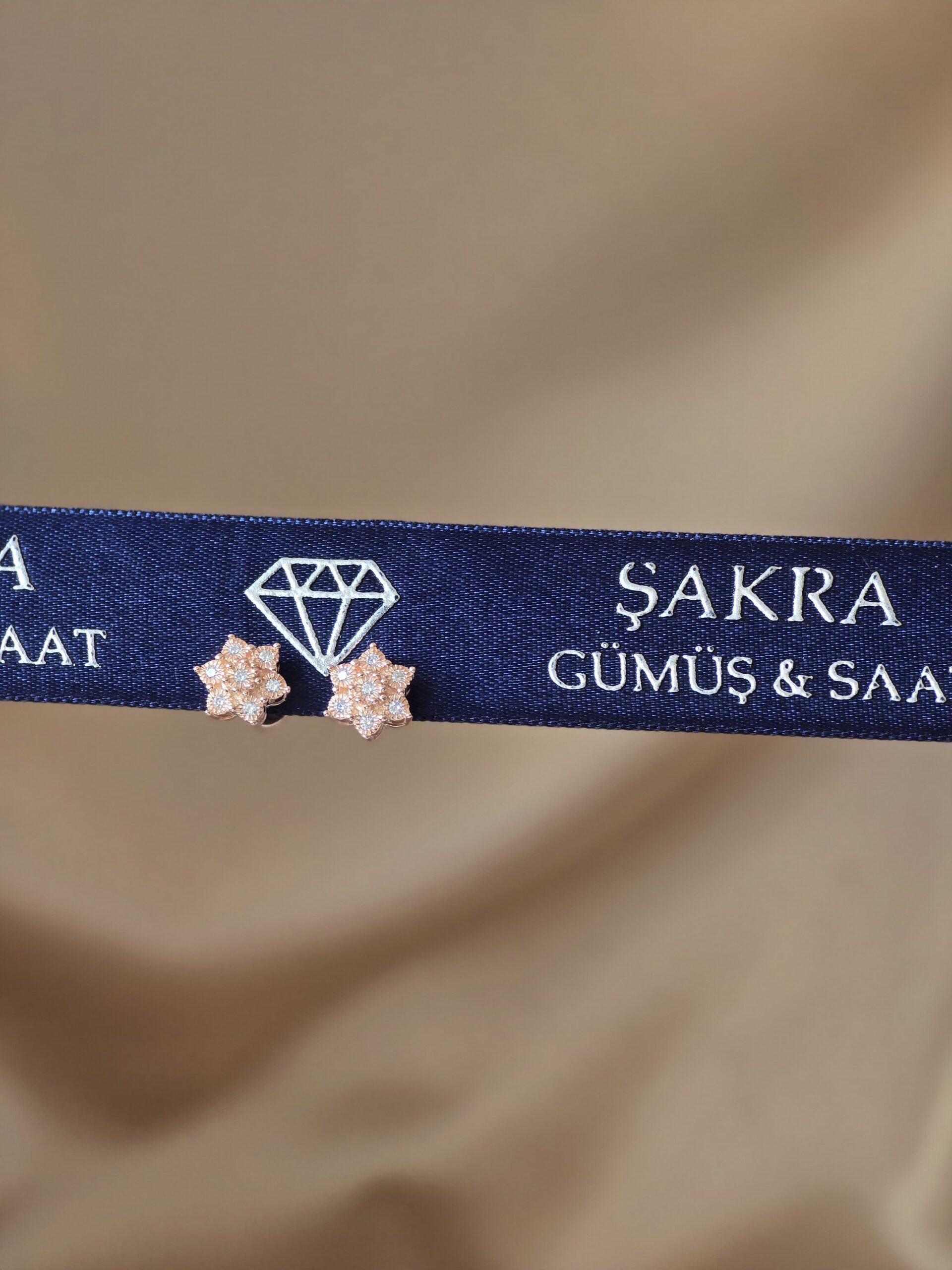 Rose Gold Yıldız Form Çiçek Taş Detaylı Gümüş Küpe