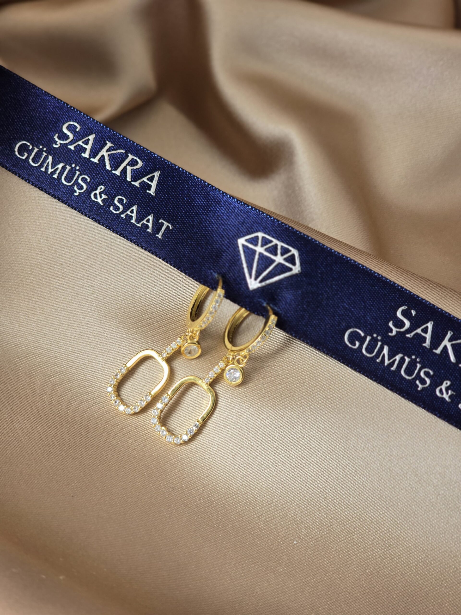 Altın Renk Sallantılı Oval Taşlı Gümüş Küpe – 3.2 gr | Şakra Gümüş & Saat