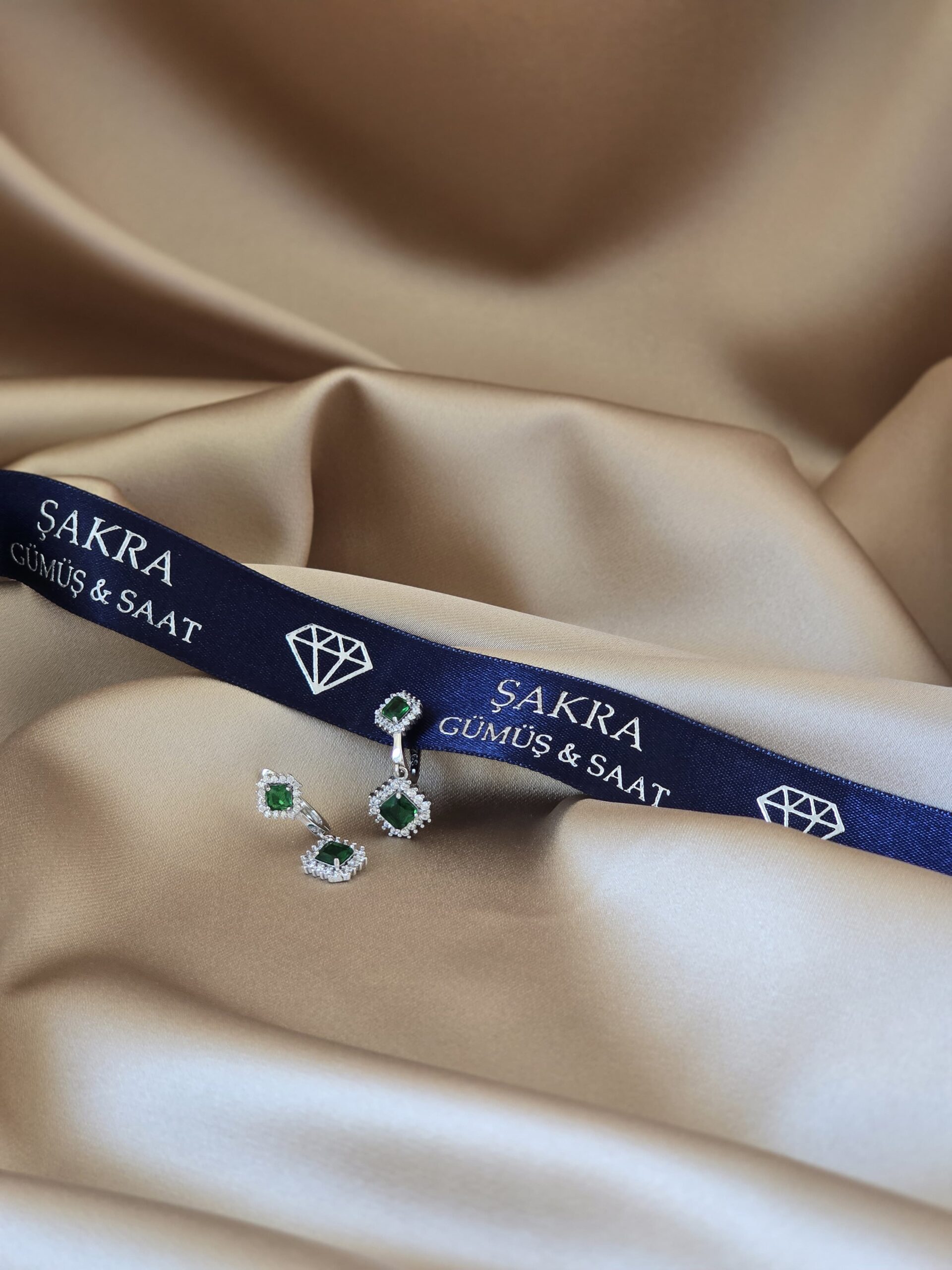 Zümrüt Taşlı Kare Model Gümüş Küpe – 4 gr | Şakra Gümüş & Saat - Görsel 2