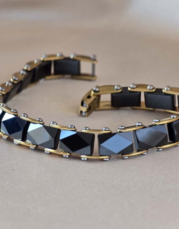Şakra Gümüş Gold Çerçeveli Siyah Taş Detaylı Çelik Bileklik
