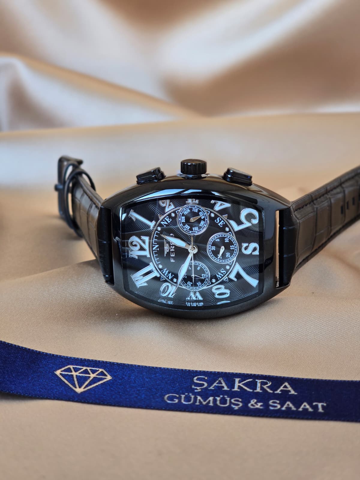 FERRO Siyah Kasa Kavisli Kadran Deri Kordon Erkek Kol Saati